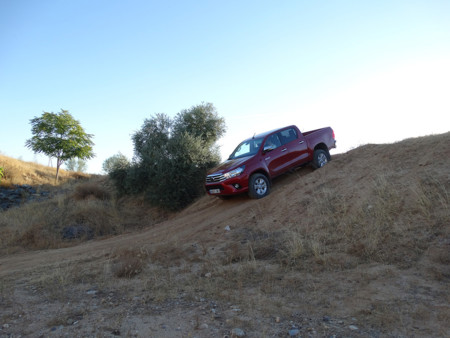 Descenso Prueba Toyota Hilux Exteriores Campo