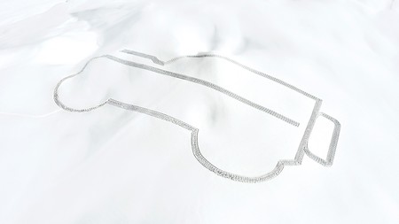 Land Rover dibuja un Defender en la nieve de los Alpes para celebrar el 70 aniversario del modelo