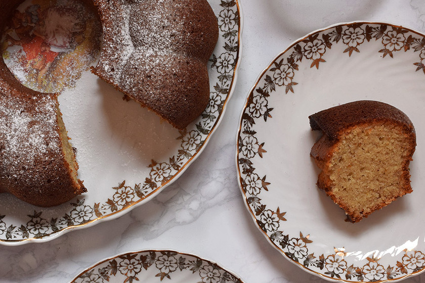 Bundt Cake de naranja, almendra y canela. Receta de postre, desayuno o merienda, ¿qué eliges?