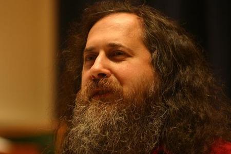 Richard Stallman llama payaso a Brown por querer extender el ancho de banda y limitar su uso
