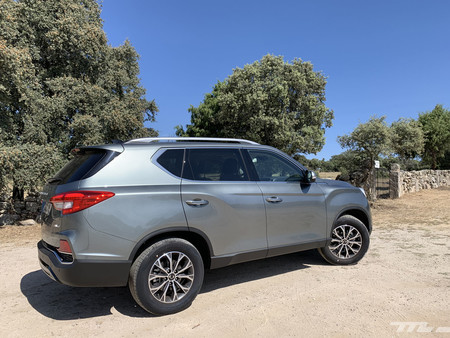 Ssangyong Rexton trasera