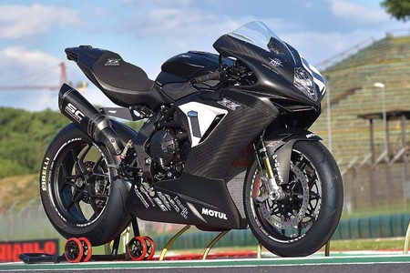 ¡Delicia al carbono! Genes de carreras y 160 CV, 145 kg en seco para MV Agusta F3 800 XX 2019