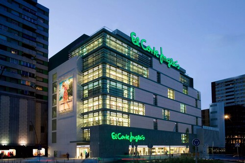 El outlet de El Corte Inglés arranca una liquidación total de pantalones, chaquetas, jerseys y más a mitad de precio