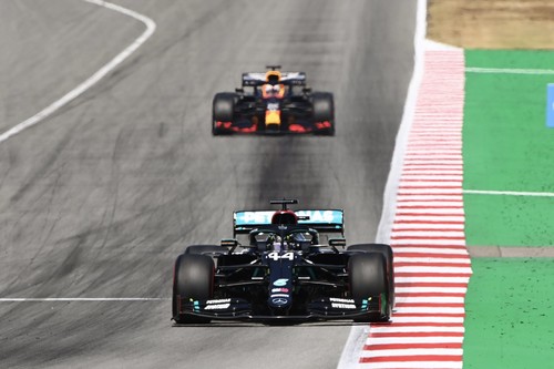 Lewis Hamilton doma los neumáticos para ganar en Montmeló y Carlos Sainz acaba sexto
