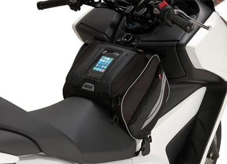 Bolsa de túnel/sillín GIVI XS318 para aumentar la capacidad de carga de tu scooter