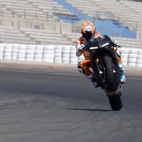 Casey Stoner ya ha probado la Ducati Panigale V4: "Es una moto de calle, pero ¡me ha sorprendido!"