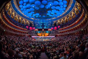 De concierto en el Royal Albert Hall y de sesión en la disco, todo a la vez y sin levantarte del sofá