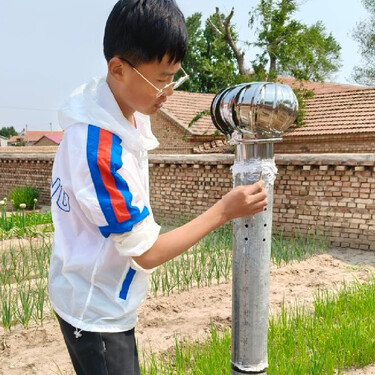 Adeus à seca: adolescente de 14 anos cria solução perfeita para 'fabricar' água no deserto 