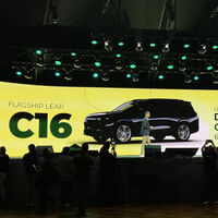 Novos elétricos da Leapmotors, Jeep Avenger, Peugeot 3008 GT e mais: todos os lançamentos da Stellantis no Salão do Automóvel 2025