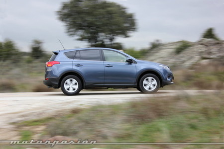 Toyota RAV4 2013, fuera del asfalto