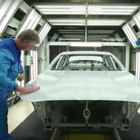 Aplicar la pintura más cara de BMW es extremadamente complejo, y este vídeo lo demuestra