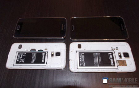 Samsung Galaxy S5 mini al lado de su hermano mayor