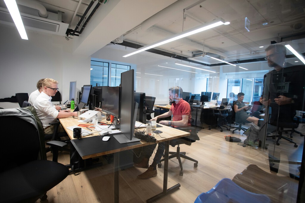 La jornada híbrida ha sido la zanahoria para que los empleados vuelvan a la oficina: resulta que está destruyendo la innovación