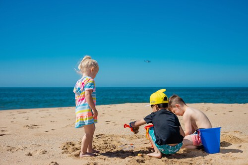 Los mejores juguetes de playa para bebés y niños 