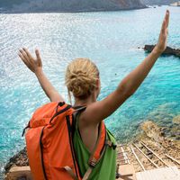 El turismo récord ya no llena las cajas. Baleares es el ejemplo perfecto: recibe más viajeros, pero con un gasto medio un 30 % inferior