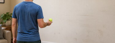 Con una pelota de tenis y dos minutos por delante: las manchas de la pared tienen las horas contadas