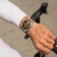 Me quedaría horas mirando este reloj, pero no para ver la hora: tiene un diseño exquisito y su batería es enorme 