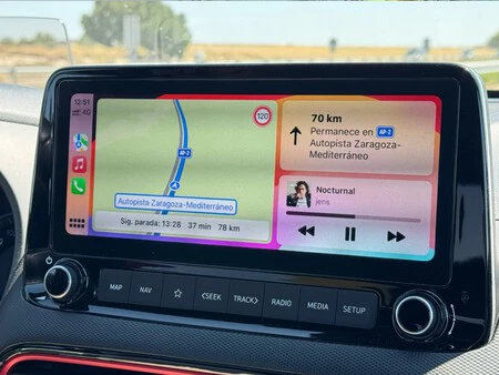 Apple マップは道路上の最高速度を示します