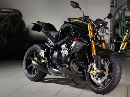 Ariel Ace R