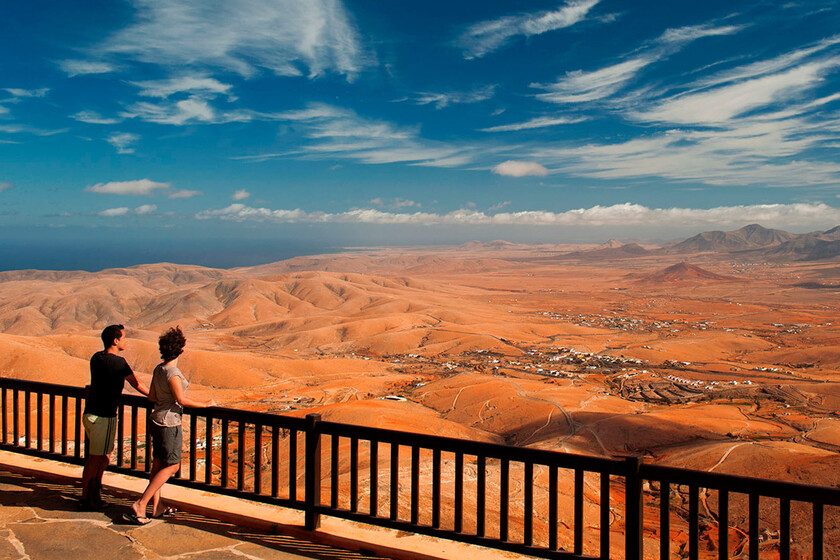 48 horas en Fuerteventura: qué hacer y qué comer en la isla canaria de Unamuno, las calderas, el windsurf y los 340 kilómetros de costa