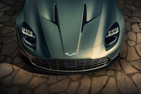 Aston Martin Vanquish Volante 2025