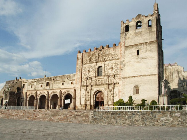 Este Pueblo Mágico de Guanajuato lo tiene todo para una escapada: un castillo medieval, una espectacular laguna y un antiguo cráter volcánico