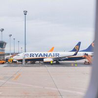 Europa quiere obligar a Ryanair a incluir la maleta en el billete. El problema es que la justicia da la razón a... la aerolínea