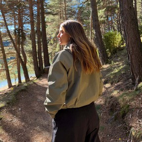 Stradivarius rebaja la parka efecto pelo más calentita que hace frente al frío polar con estilo 