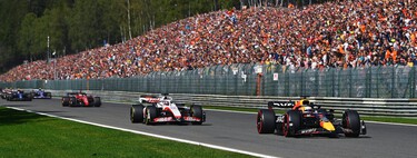 Max Verstappen remonta sin sudar en Spa, Carlos Sainz pisa podio y Lewis Hamilton choca a Fernando Alonso