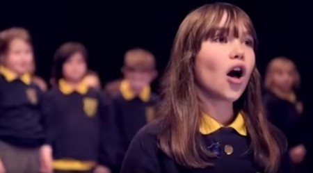 La versión de 'Aleluya' de una niña de 10 años con autismo que te pondrá los pelos de punta
