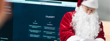 Pedirle a Papá Noel que cuente un cuento de Navidad con su voz es posible gracias a ChatGPT. Así puedes hacerlo 