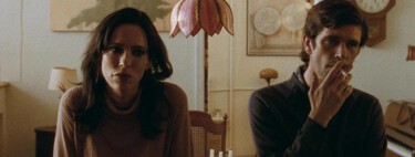 Un director de culto y dos actores excelentes se juntan en una película que logra algo inaudito: que prefieras estar escuchando un podcast 