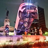 Un SUV acaba dándose un baño en un monumento de México tras perder el control: se enfrenta a 11.000 euros de multa