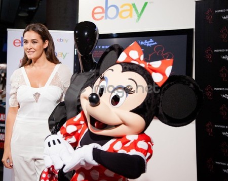 Vicky Martín Berrocal presenta sus diseños inspirados en Minnie Mouse y por una causa benéfica
