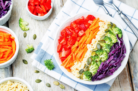 El plato más divertido y sano para los peques: ensalada arcoíris