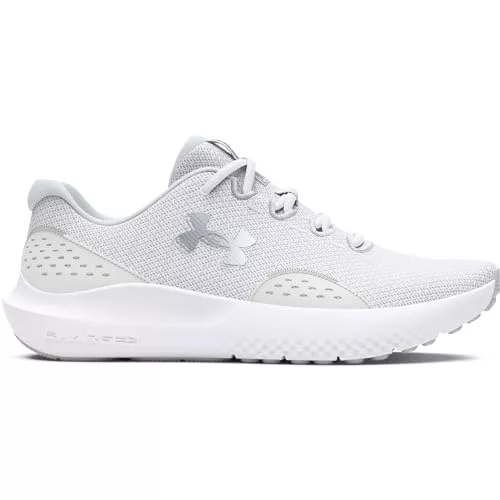 Under Armour UA W Charged Surge 4 Deportivas de mujer, ligeras y transpirables zapatillas para correr, color blanco/neblina distante/plateado metálico