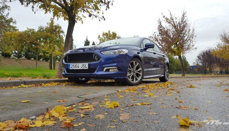 Probamos el Ford Mondeo 'ST-Line' de 180 CV. Con berlinas así, ¿quién quiere un SUV?