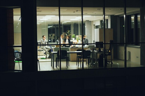 Mientras Espana Busca Acortar La Jornada Laboral Las Startups En Silicon Valley Triunfan Con Las Semanas De 72 Horas Y El Metodo 9 9 6