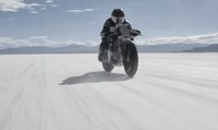 Confederate X132 Hellcat Combat, S&S y Dainese, en Bonneville