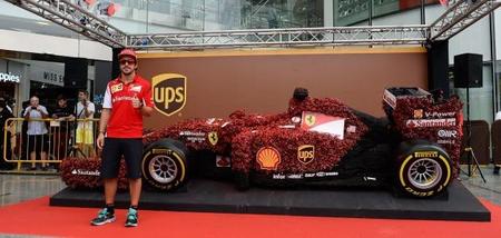 Le echan flores al Ferrari F14 T, ¡literalmente!