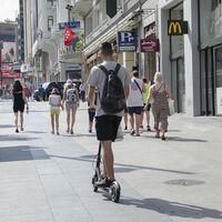 La DGT no te puede quitar puntos del carnet si vas en bicicleta o patinete eléctrico, pero sí te puede multar