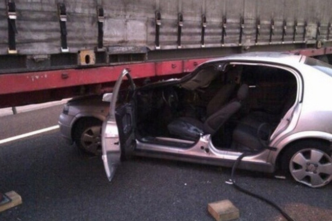 Opel Astra G accidentado en M-45