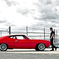 Eric Bana ama los coches más que a Hollywood: así es el garaje secreto de ‘Hulk’ con clásicos Ford, Porsche y pura gasolina