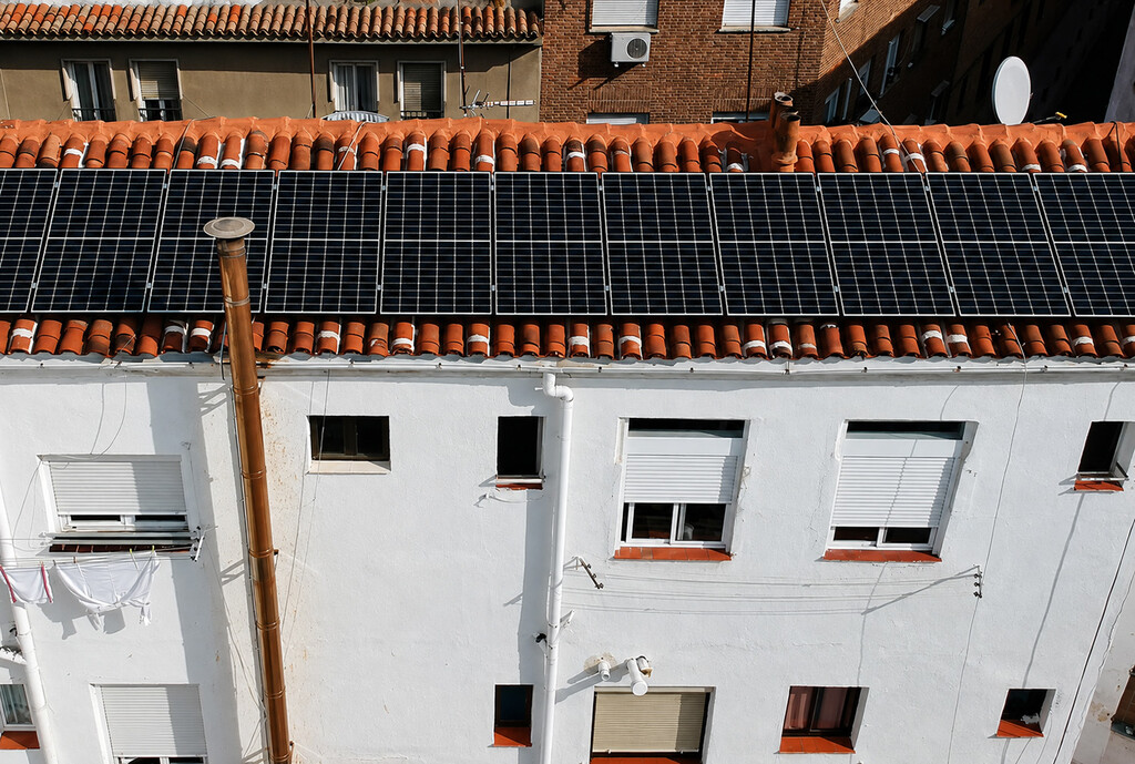 A España le sobra sol: bate récords de energía solar mientras tira una buena parte a la basura