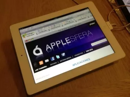 2012 年の iPad 3 のレビューの画像。