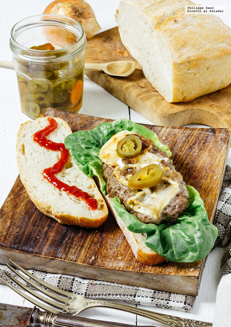 Sándwich de carne de res con queso de cabra. Receta fácil