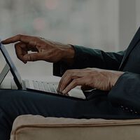 Buscaba un portátil compacto y muy versátil. Lo he encontrado: es de Samsung, se convierte en tablet y tiene 800 euros de descuento 