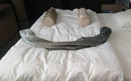 La "competición" más simpática entre un huésped y el servicio de habitaciones de un hotel