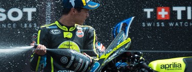 Há quase 60 anos, uma garrafa de champanhe explodiu no pódio; desde então, todos no MotoGP tentam replicar esse acidente 