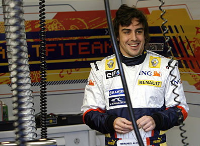 Las primeras vueltas de Alonso con el R27